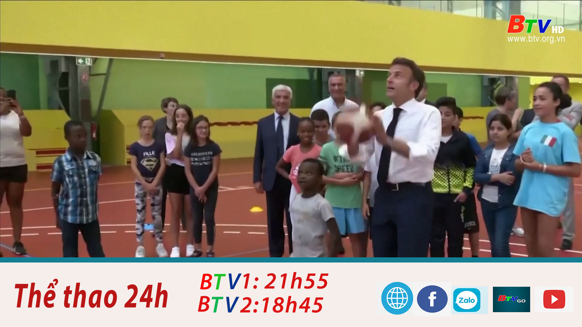 Tổng thống Pháp thăm Trung tâm thể thao ở thị trấn Tarbes, Pháp